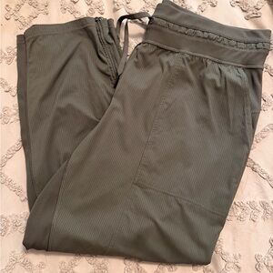 Lululemon Athletica Dance Studio mid-rise cropped pants 25”